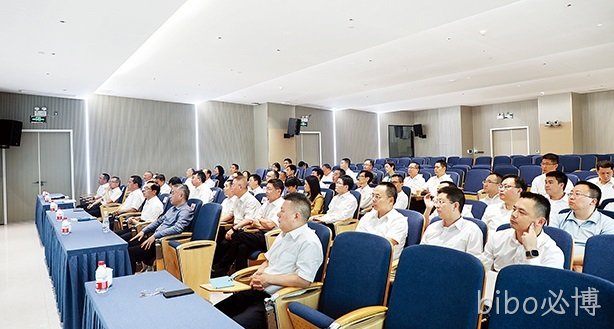 坚定信心   克服困难   持续向前